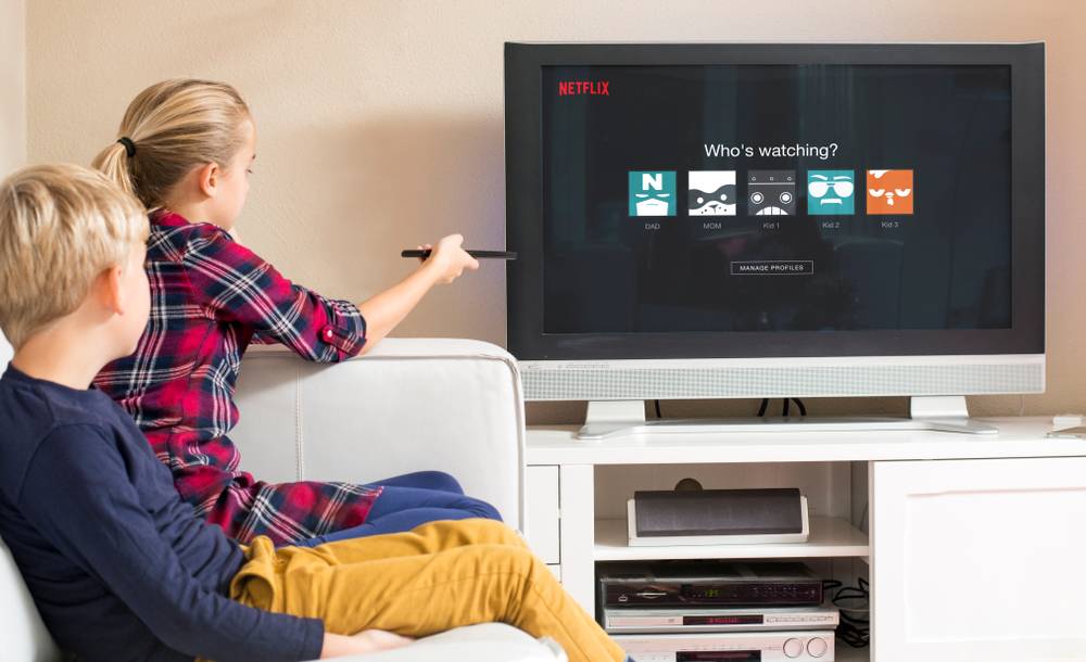 Можно ли детям смотреть телевизор? с какого возраста можно смотреть телевизор и видео?