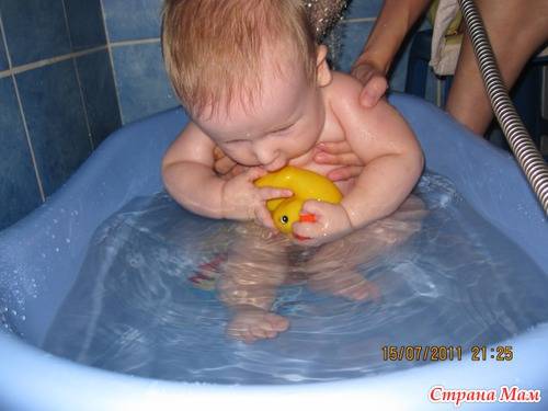Почему ребенок боится воды и как помочь ему полюбить полезные водные процедуры. - детская психология