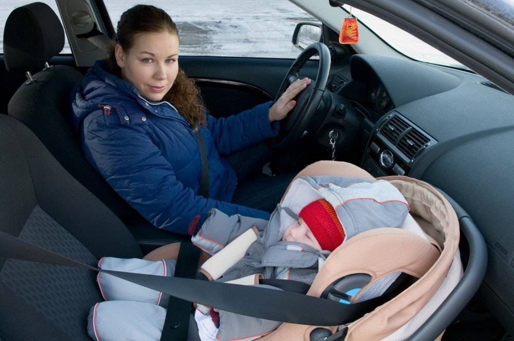 Как перевозить новорождённого в машине