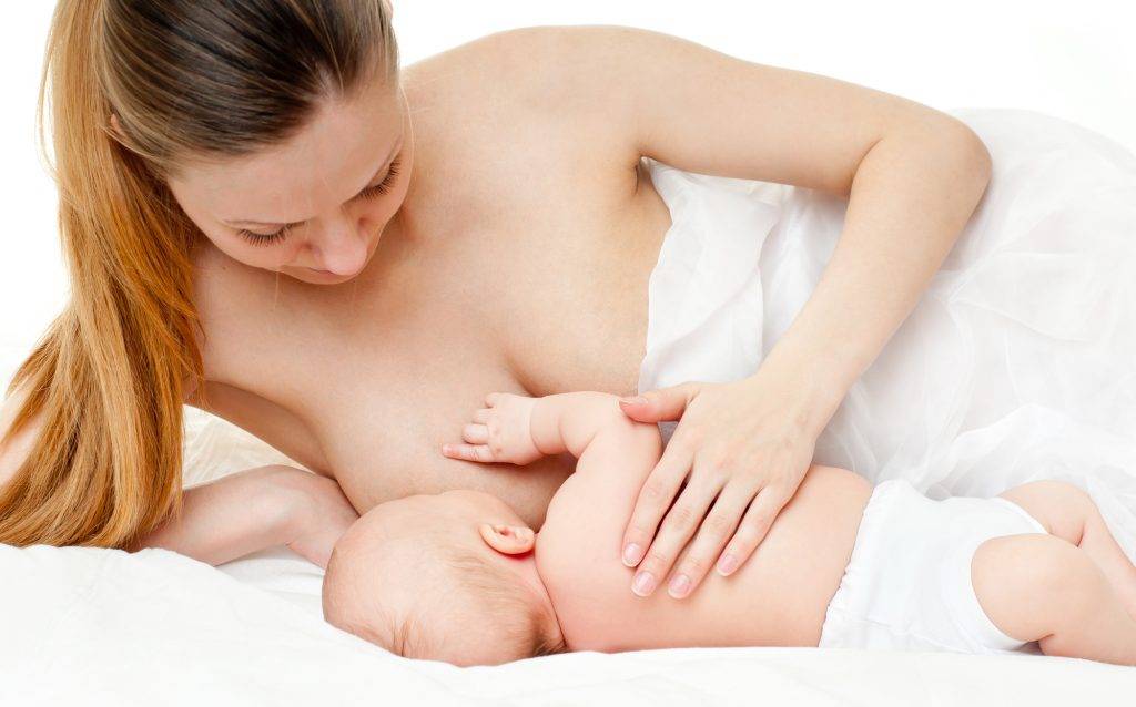 Надо ли мыть грудь перед кормлением малыша