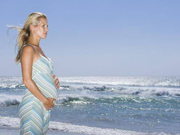 Можно ли беременным загорать на солнце?