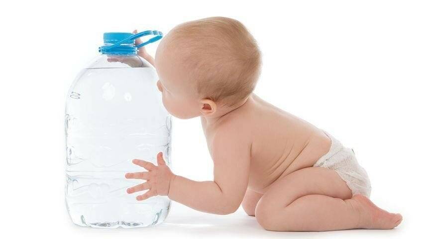 Допаивать ли грудничка водой: при грудном и искуственном вскармливании, когда и как давать