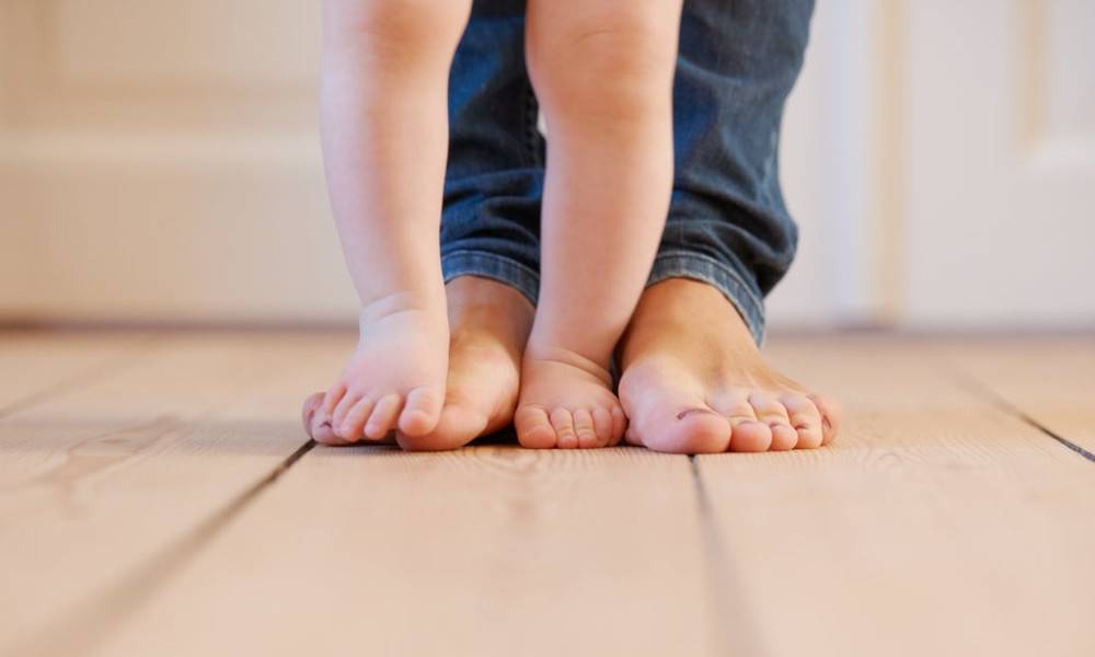 Ребенок ходит на носочках причины в 2 года
