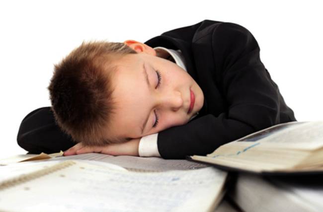 Недосып у ребенка: как проявляется?