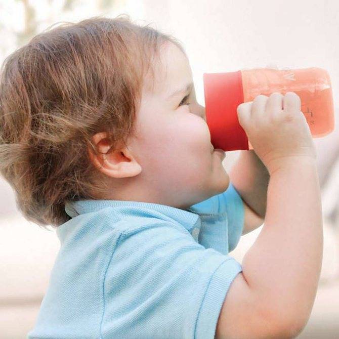 Как приучить малыша к бутылочке
