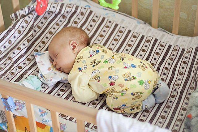 Как можно уложить ребенка спать днем