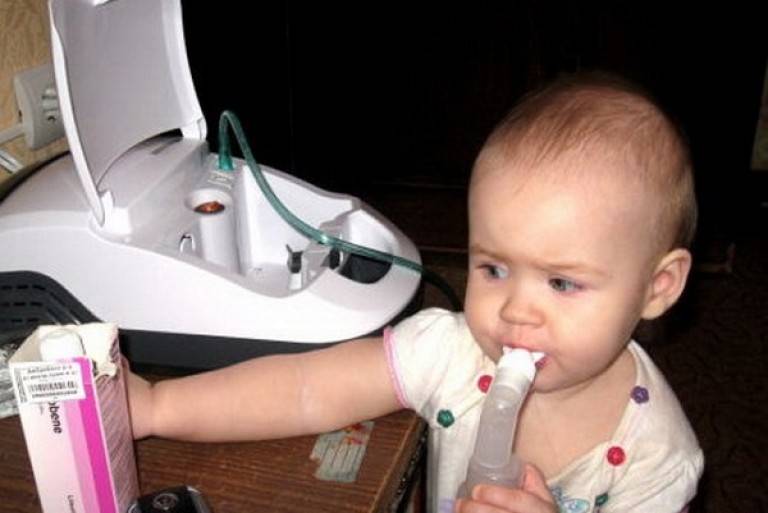 Ингаляции при насморке ребенку — чем подышать через небулайзер малышу