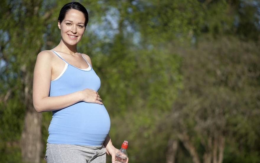 Ходьба при беременности: полезны ли прогулки на 1, 2 и 3 триместре и как правильно организовать поход и сколько в день нужно гулять часов перед сном