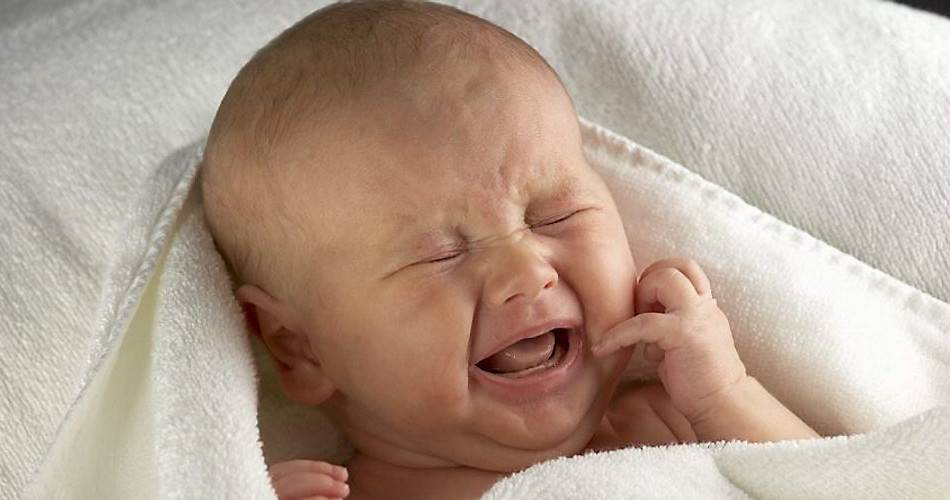 Ребёнок 2 месяца постоянно плачет: способы эффективной диагностики причин и методика успокоения