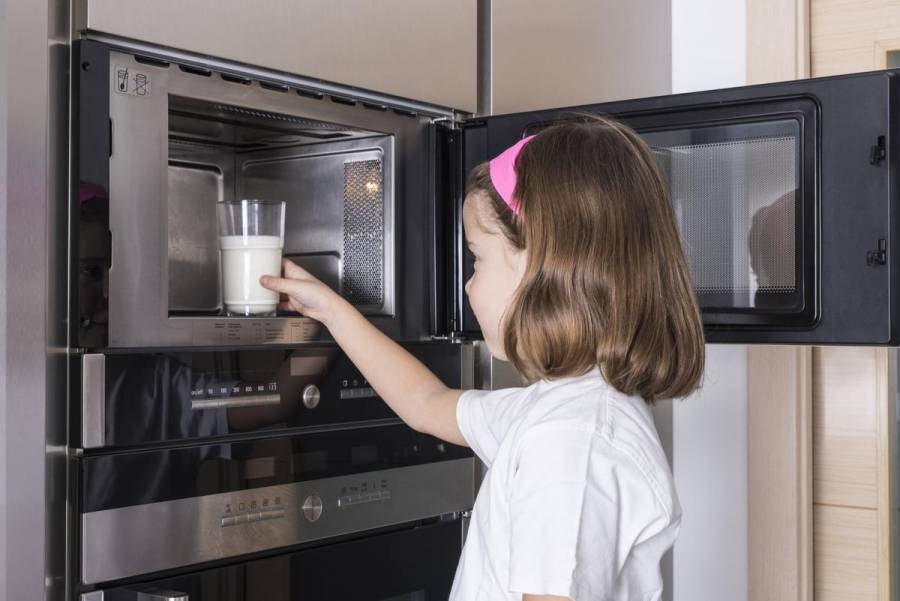 Как греть молоко в микроволновке - пошагово