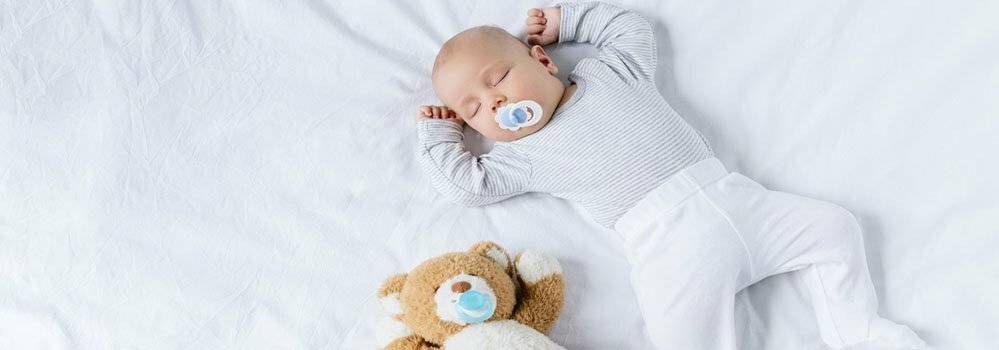 Почему ребенок в 8 месяцев плохо спит по ночам и часто просыпается с плачем