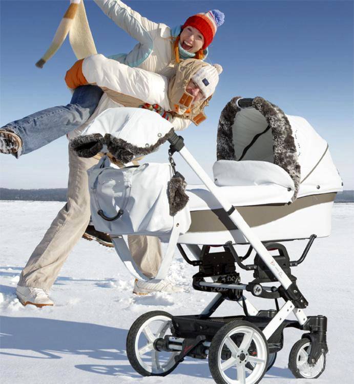 Какую коляску выбрать для новорожденного зимой