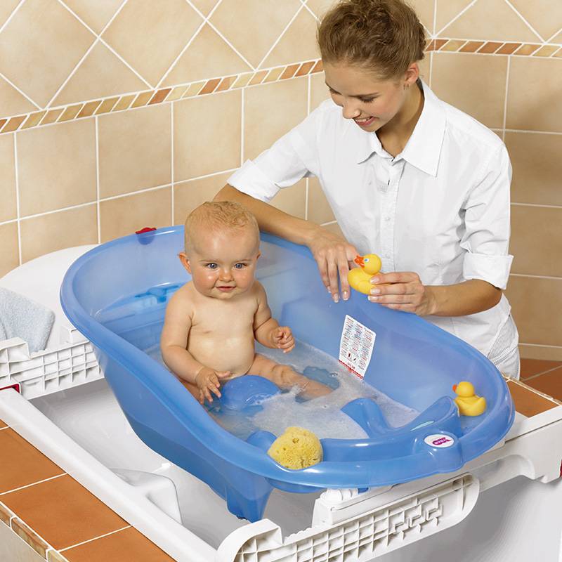Выбираем подставку под ванночку для новорожденного правильно