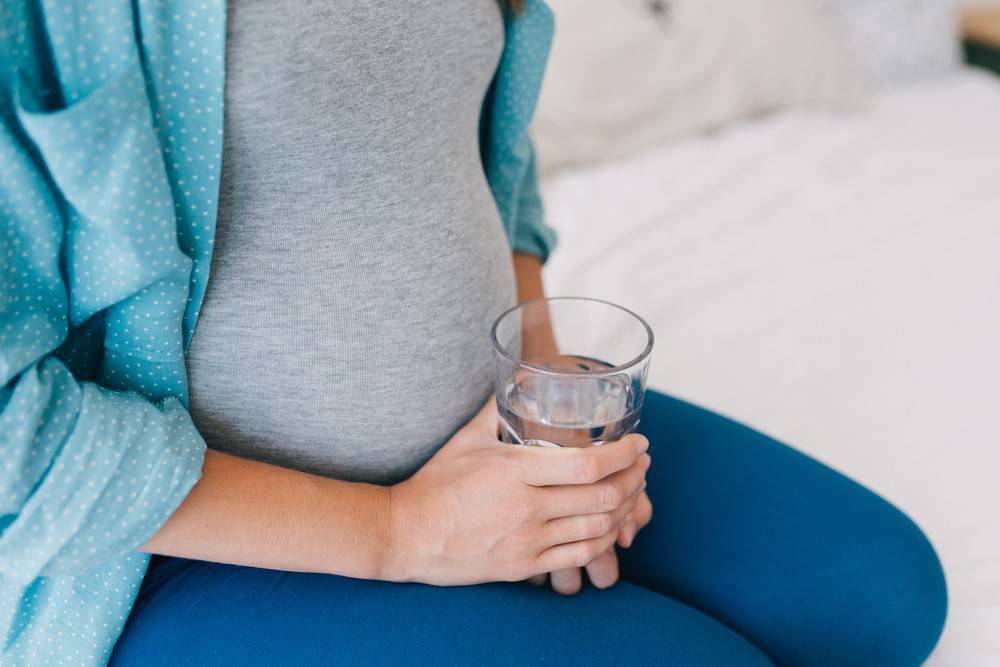 Напитки во время беременности: когда и сколько пить?