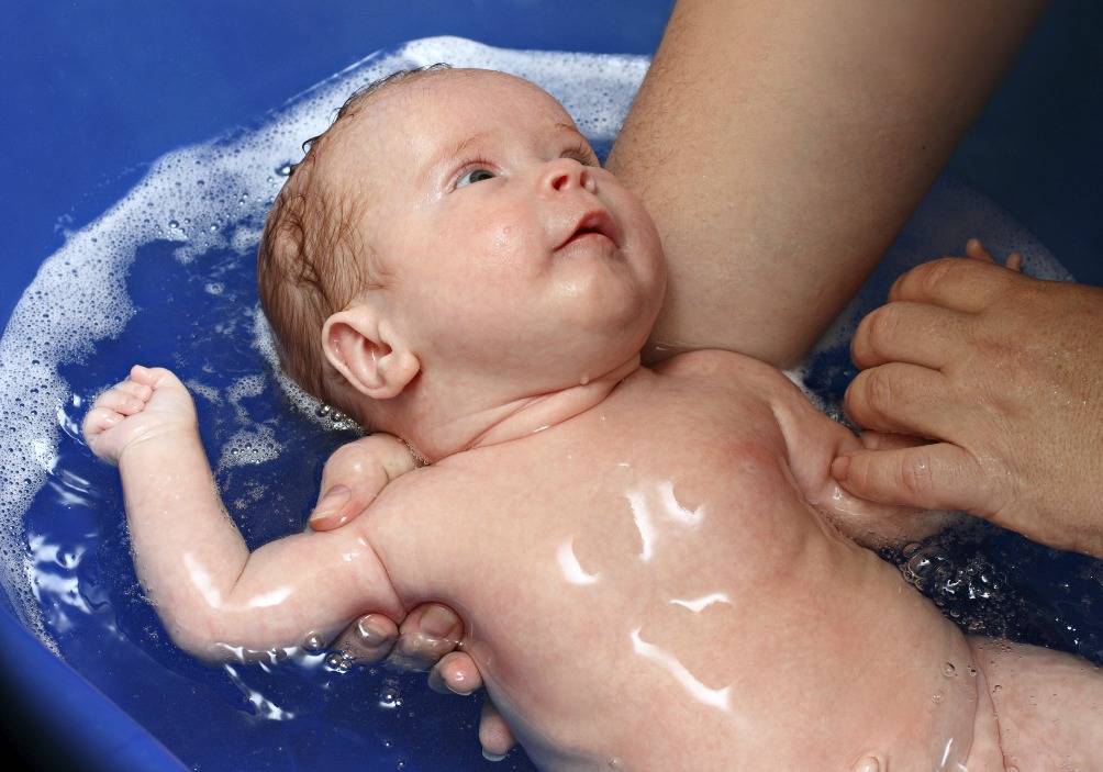 Когда можно купать ребенка после прививки акдс?