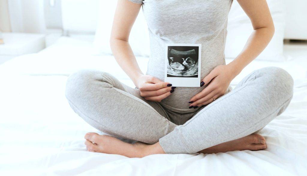 Почему беременным нельзя сидеть нога на ногу