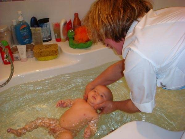 Когда можно использовать мыло для купания новорожденного