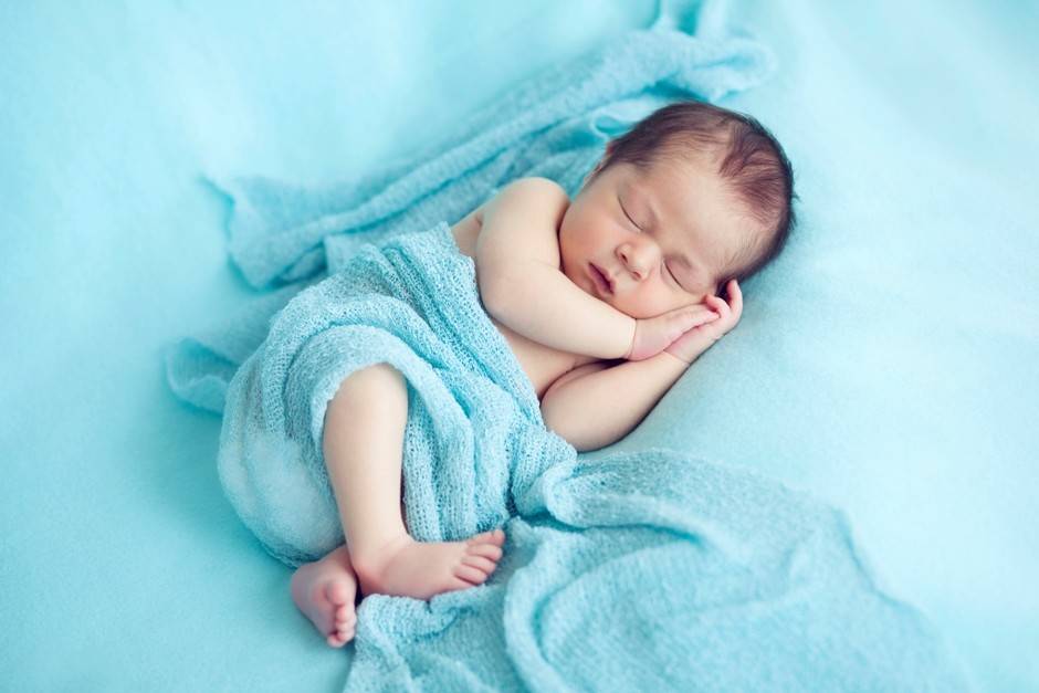 Новорожденный перепутал день с ночью: что делать родителям, советы доктора комаровского