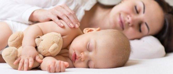 Нужно ли будить новорожденного для кормления