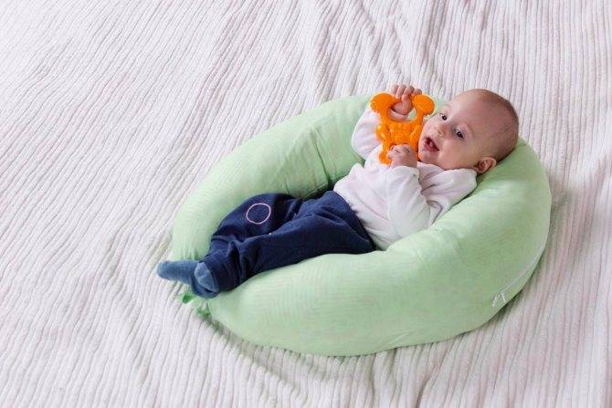 Как правильно выбрать подушку для новорожденного