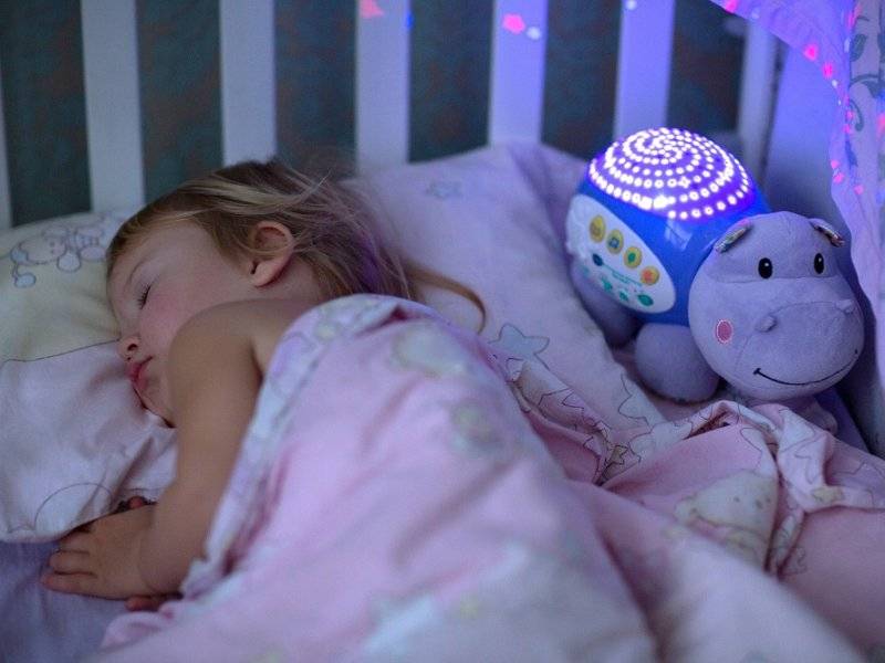 Если новорожденный ребенок не спит ночью: что делать