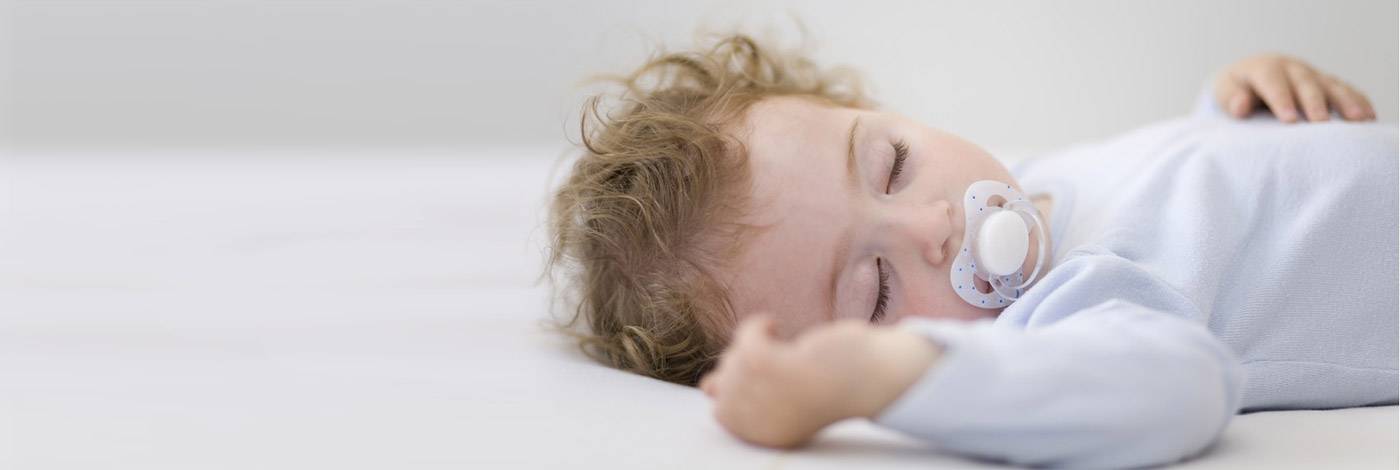 Потеет во сне голова у ребенка: причины и как помочь малышу