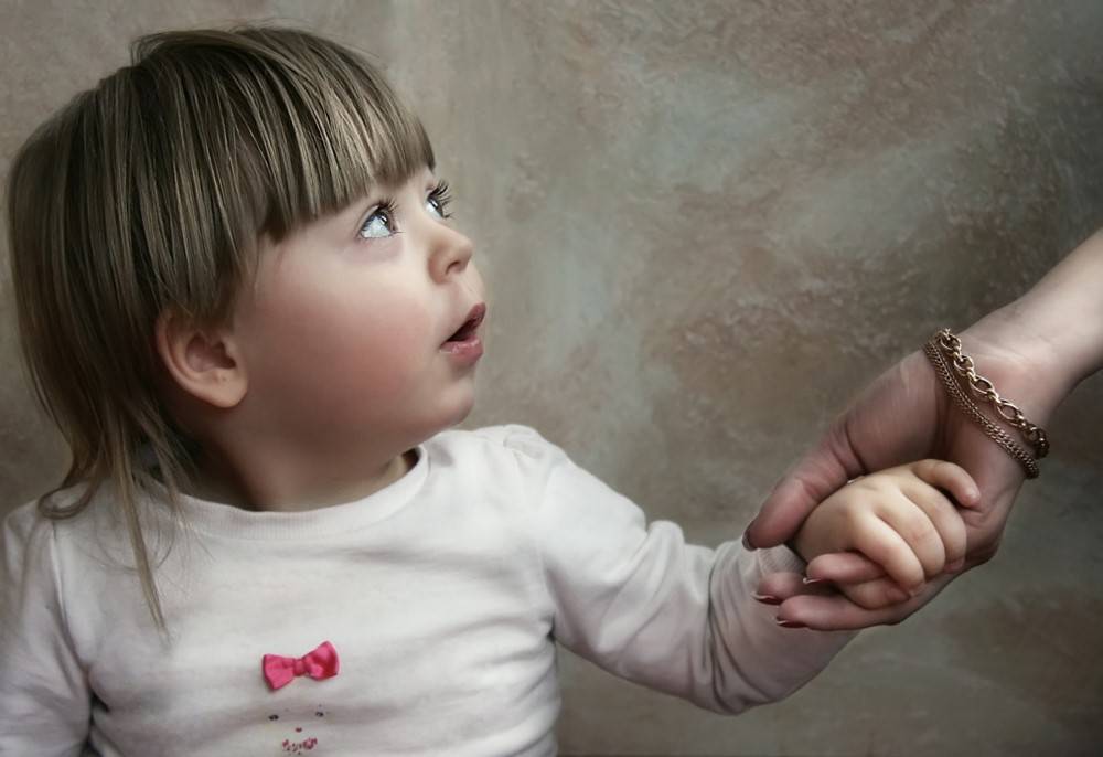 Ребенок боится других детей в 2 года на площадке: советы психолога