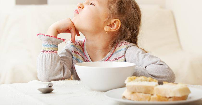 Почему нельзя кормить ребенка насильно, и что делать, если ему нужно поесть