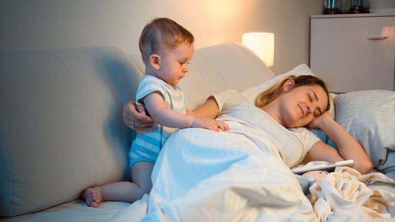Двухмесячный ребенок не спит ночью и днем: причины плохого сна в 2 месяца