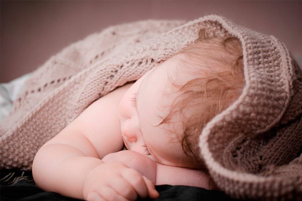 Головка ребенка потеет во сне