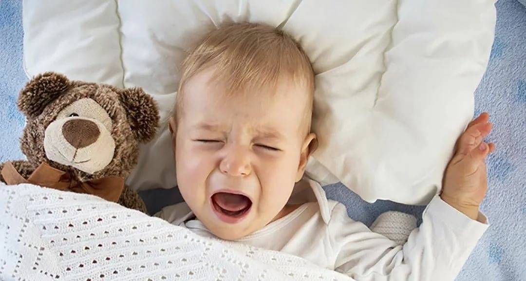 Почему новорожденный ребенок плохо спит днем