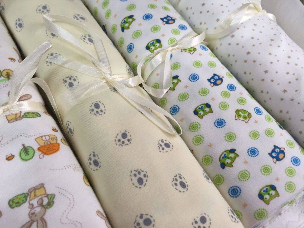 Какого размера брать пеленки для новорожденных и из какой ткани