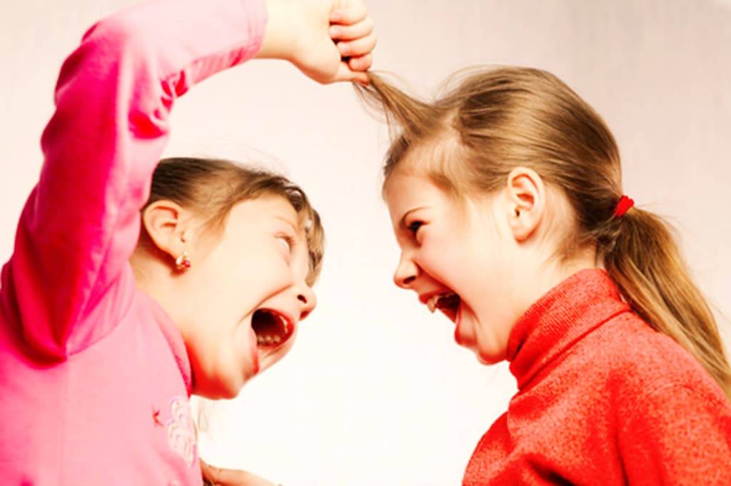 Причины агрессивного поведения ребенка и как справиться с проявлениями