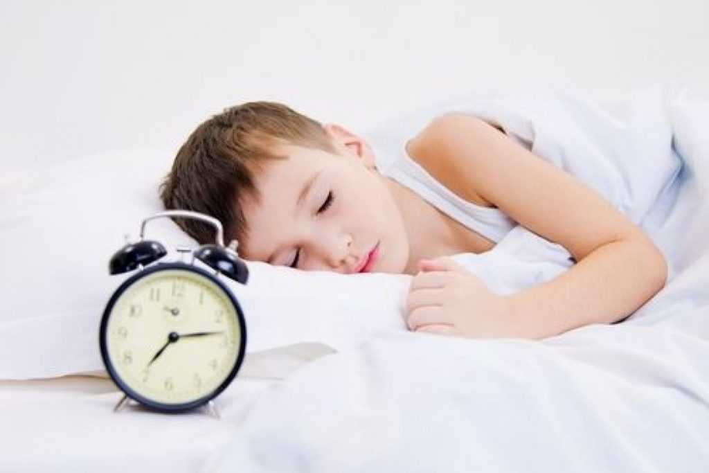 Почему ребенок плохо засыпает на ночь, что делать