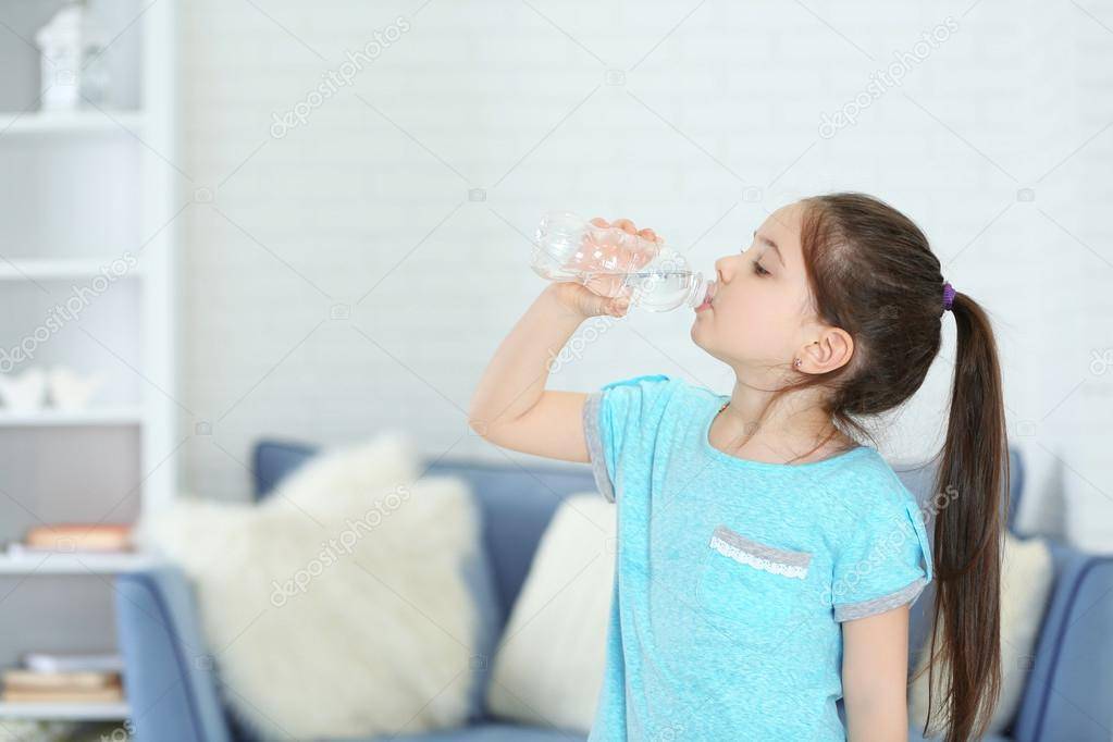 Как приучить ребенка пить воду: полезные советы