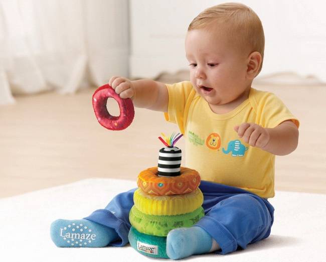 Игрушки для ребенка 5 месяцев: какие нужны, что лучше купить