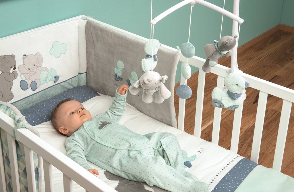 Мобиль на кроватку для новорожденных