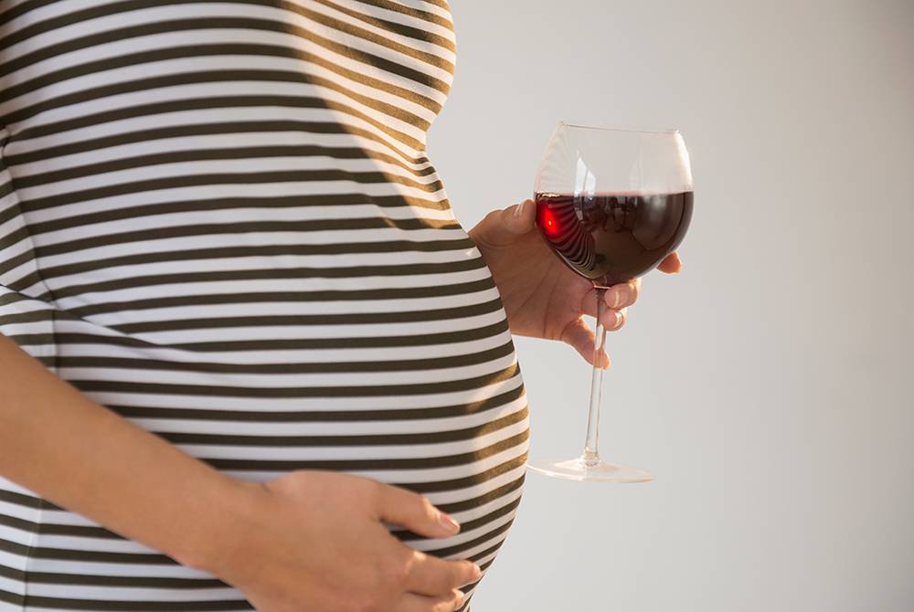 Можно ли беременным шампанское пить