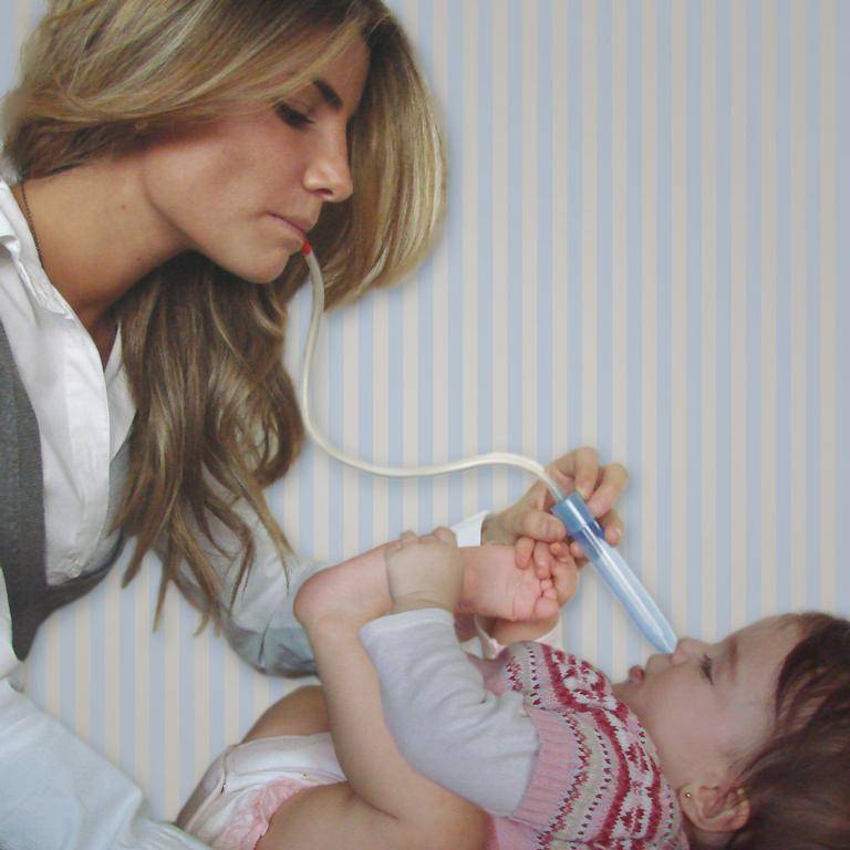 Сопли у грудного ребенка – как откачать их соплеотсосом?