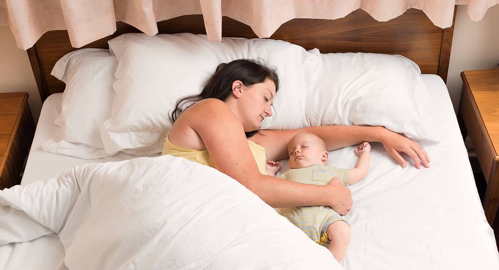 Как отучить ребенка спать с мамой: топ-10 способов
