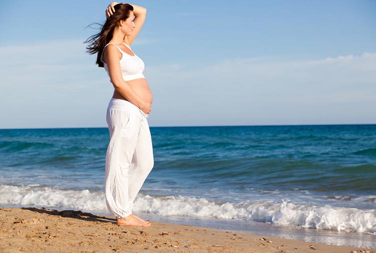 Можно ли беременным загорать на солнце и в солярии | можно или нельзя загорать в период беременности и почему