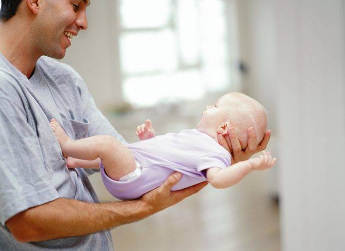 Как укачать грудного ребенка спать: можно ли укачивать вообще и как перестать это делать