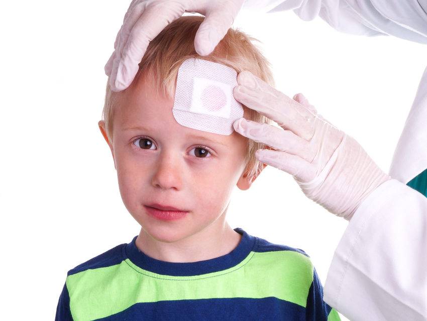 Первая помощь при травмах и ушибах головы у ребенка