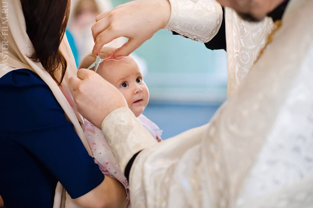Когда можно крестить новорожденного и как это лучше сделать