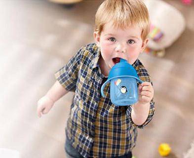 Учим малыша пить из чашки самостоятельно: выбор поильника и пошаговый урок
