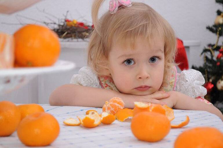 С какого возраста можно давать ребенку апельсин: ответ специалиста, комаровский