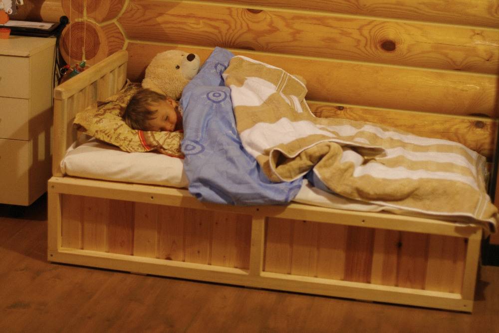 Как приучить ребёнка спать отдельно от родителей - в отдельной комнате или своей кроватке