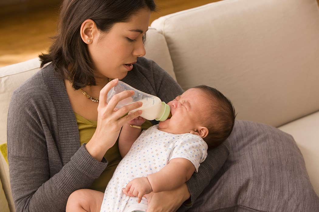 До какого возраста кормить ребенка грудным молоком: плюсы и минусы разных подходов