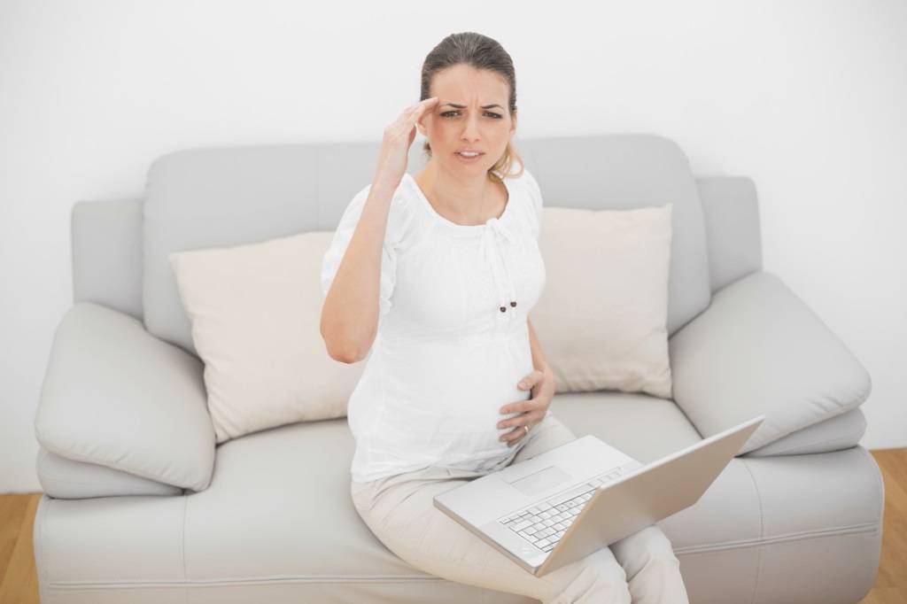 Головные боли при беременности в первом триместре: причины, диагностика и лечение | ким