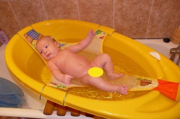 Горка для купания новорожденного: как не прогадать с выбором? - дети-ясли